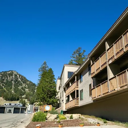 Spacious One Bedroom Condo in Mammoth! Free Assigned Parking - Snowbird 107